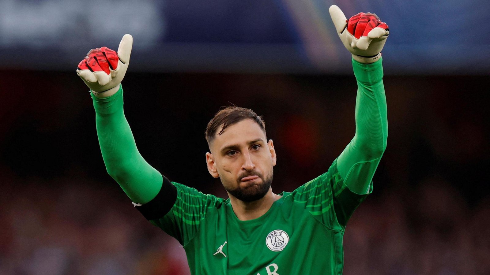 PSG keeper Gianluigi Donnarumma puts his thumbs up